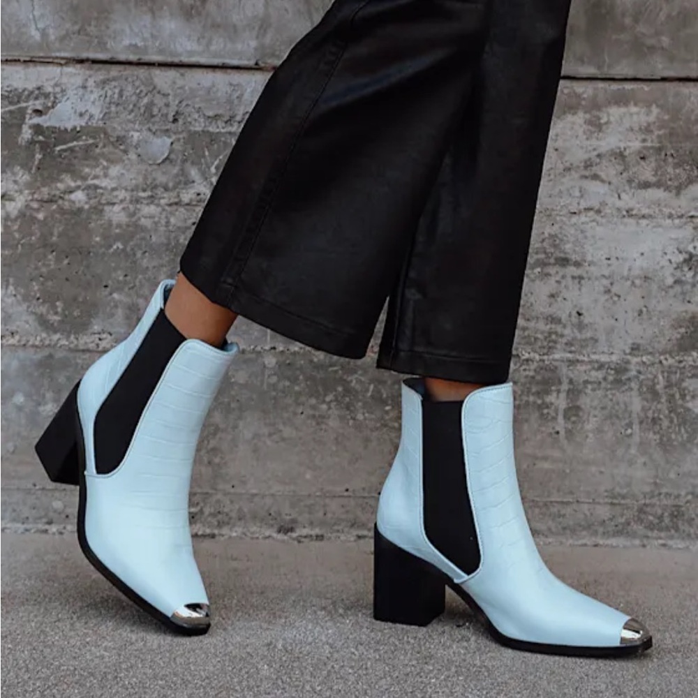 SENSO Hero Sky Blue Crocodile-Embossed Leather Mid-Calf Boots, size 6